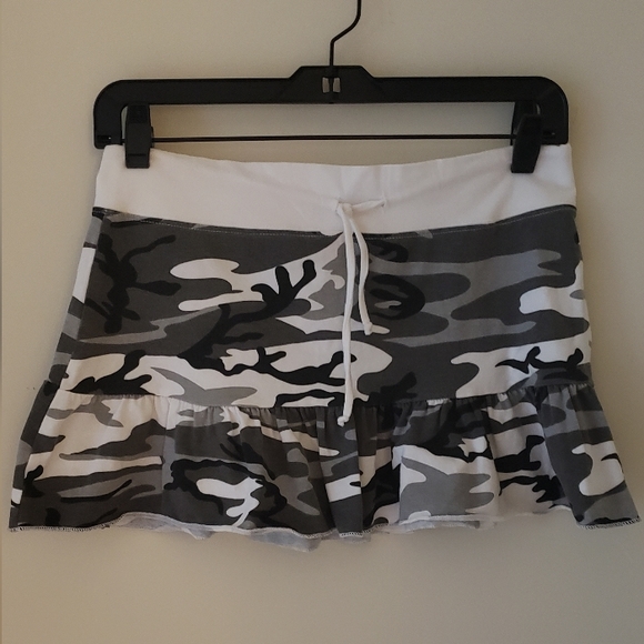 I mode usa Dresses & Skirts - Y2k Camo Skirt